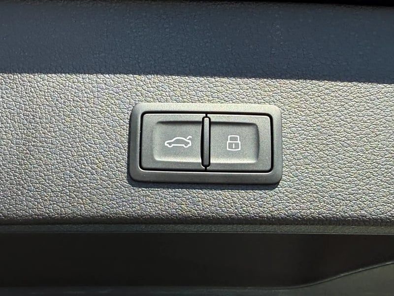 Photo de la voiture AUDI Q2 35 TDI 150 S tronic 7 S line