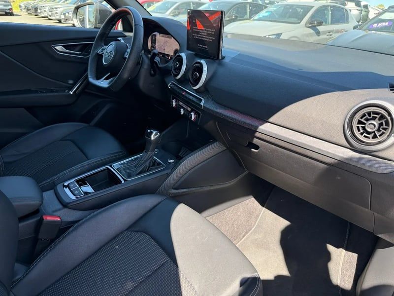 Photo de la voiture AUDI Q2 35 TDI 150 S tronic 7 S line