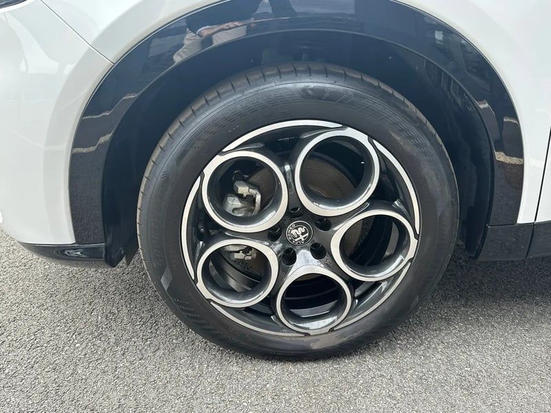 Photo de la voiture ALFA ROMEO TONALE 1.5 Hybrid 130 ch TCT7 Sprint