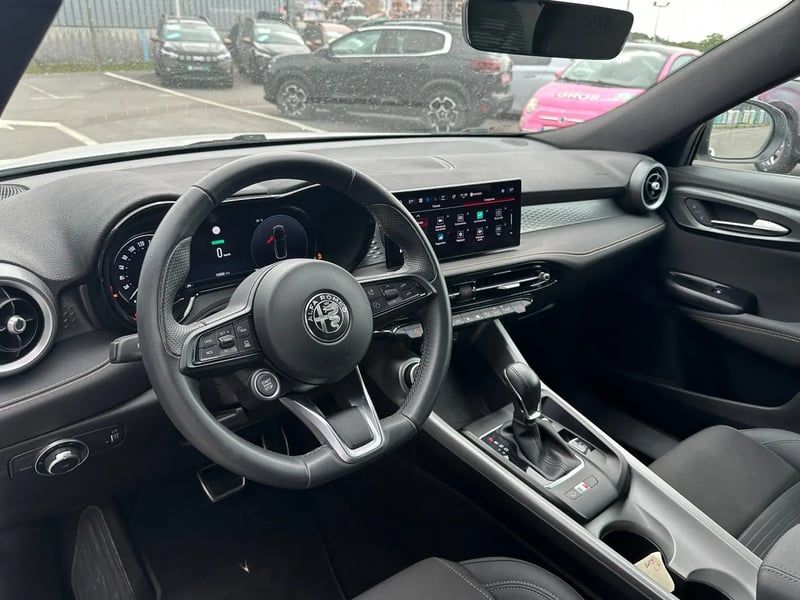 Photo de la voiture ALFA ROMEO TONALE 1.5 Hybrid 130 ch TCT7 Sprint