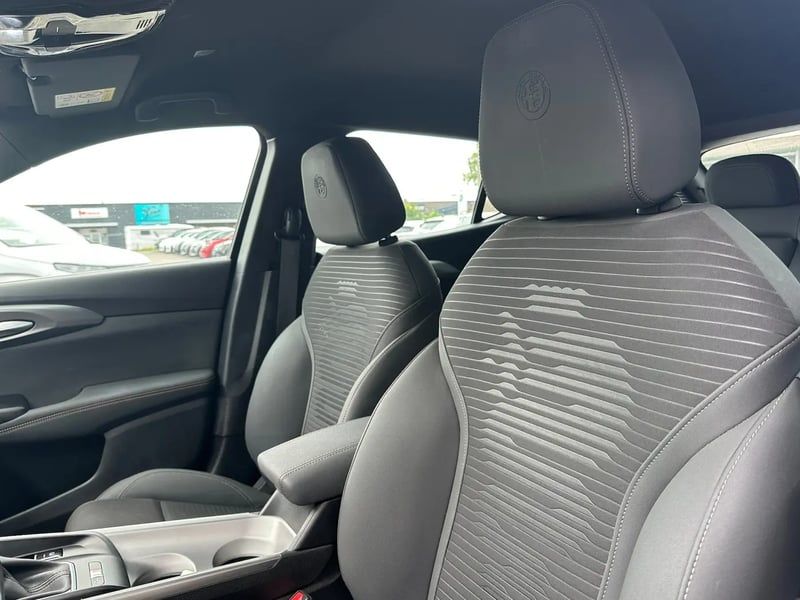 Photo de la voiture ALFA ROMEO TONALE 1.5 Hybrid 130 ch TCT7 Sprint