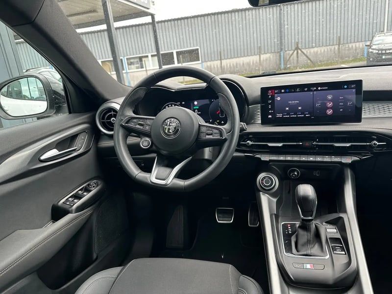 Photo de la voiture ALFA ROMEO TONALE 1.5 Hybrid 130 ch TCT7 Sprint