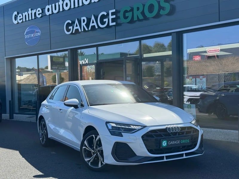 Photo de la voiture AUDI A3 SPORTBACK A3 Sportback 1.5 TFSI e 204ch PHEV S line S tronic 6 BLANCHE