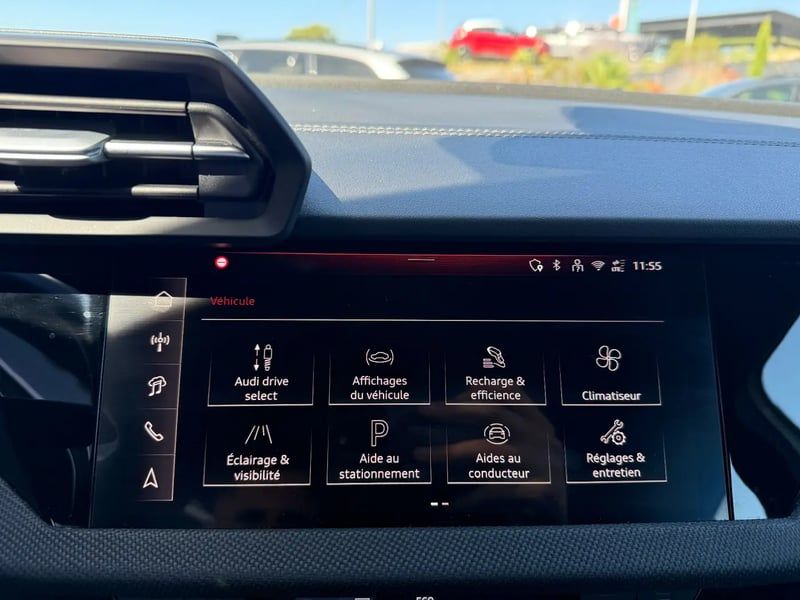 Photo de la voiture AUDI A3 SPORTBACK A3 Sportback 1.5 TFSI e 204ch PHEV S line S tronic 6 BLANCHE