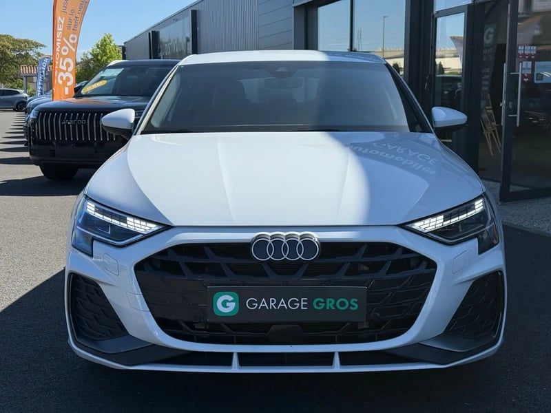 Photo de la voiture AUDI A3 SPORTBACK A3 Sportback 1.5 TFSI e 204ch PHEV S line S tronic 6 BLANCHE