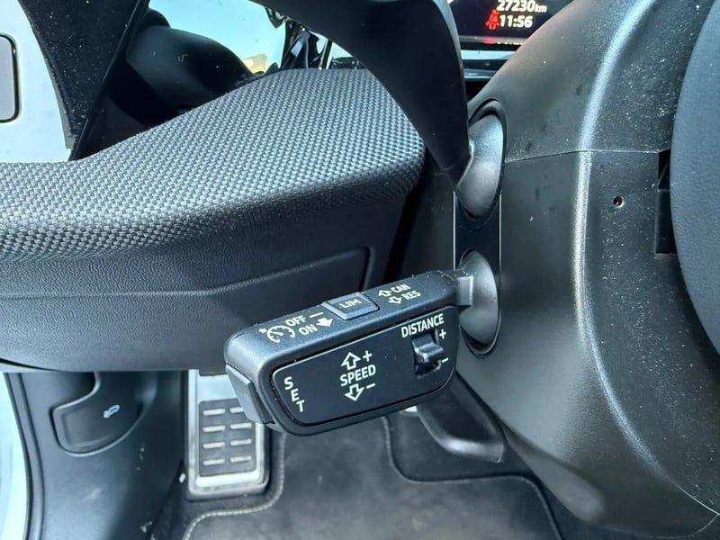 Photo de la voiture AUDI A3 SPORTBACK A3 Sportback 1.5 TFSI e 204ch PHEV S line S tronic 6 BLANCHE