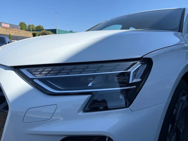 Photo de la voiture AUDI A3 SPORTBACK A3 Sportback 1.5 TFSI e 204ch PHEV S line S tronic 6 BLANCHE