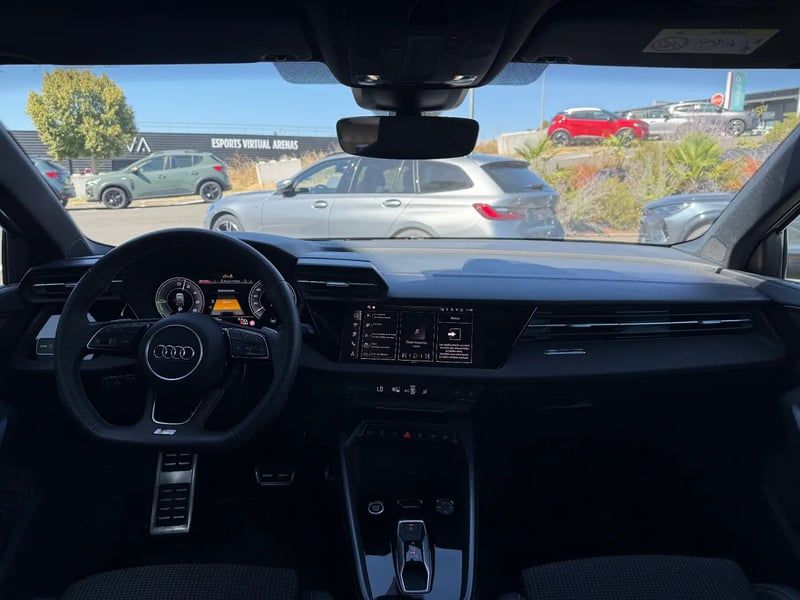 Photo de la voiture AUDI A3 SPORTBACK A3 Sportback 1.5 TFSI e 204ch PHEV S line S tronic 6 BLANCHE