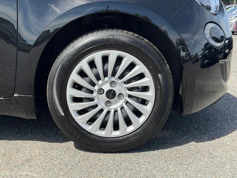 Photo de la voiture FIAT 500e BERLINE 500 e 118 ch Nouvelle 500