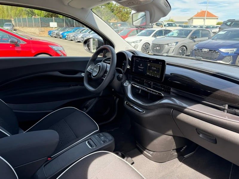 Photo de la voiture FIAT 500e BERLINE 500 e 118 ch Nouvelle 500