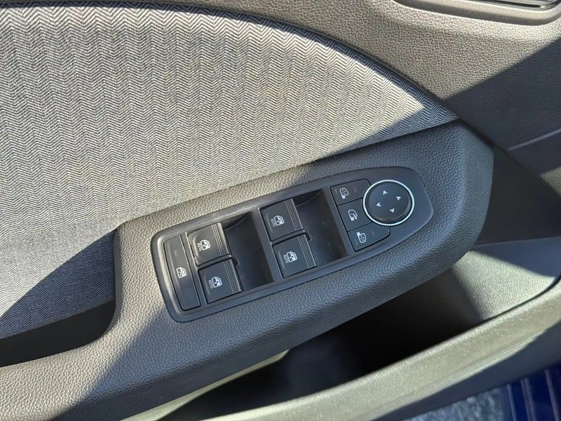 Photo de la voiture RENAULT CLIO V TCe 90 ch GSR2 Techno