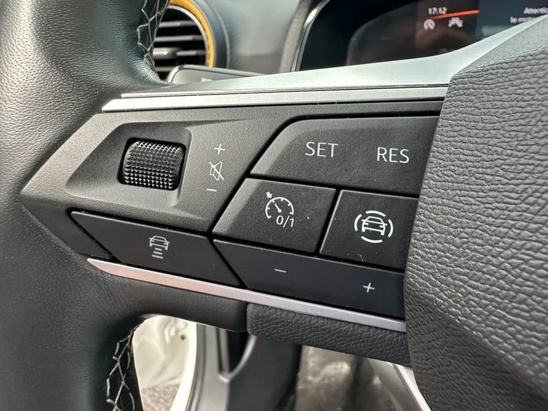 Photo de la voiture SEAT ARONA 1.0 TSI 110 ch Start/Stop BVM6 Style Business