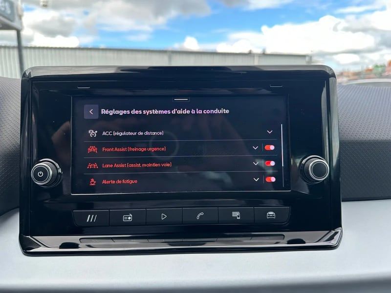 Photo de la voiture SEAT ARONA 1.0 TSI 110 ch Start/Stop BVM6 Style Business