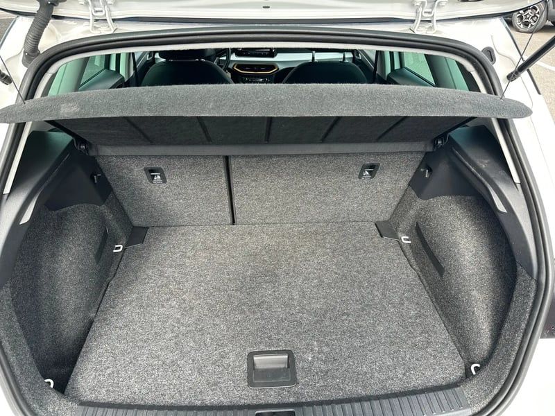 Photo de la voiture SEAT ARONA 1.0 TSI 110 ch Start/Stop BVM6 Style Business