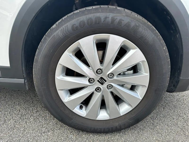Photo de la voiture SEAT ARONA 1.0 TSI 110 ch Start/Stop BVM6 Style Business