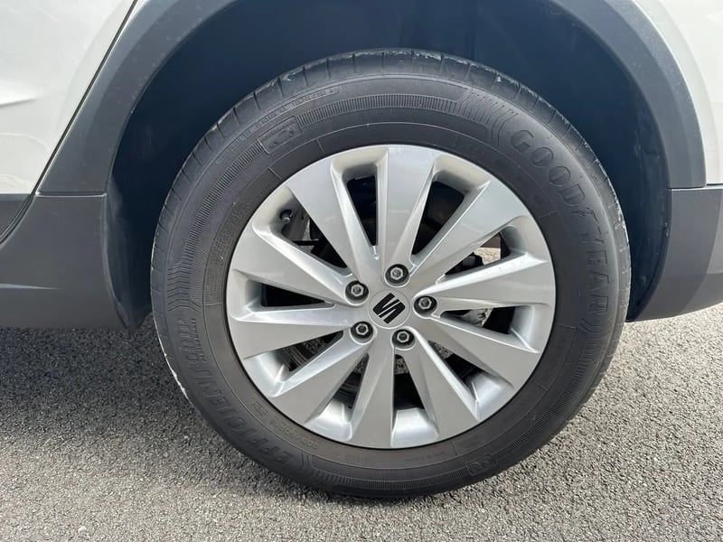 Photo de la voiture SEAT ARONA 1.0 TSI 110 ch Start/Stop BVM6 Style Business