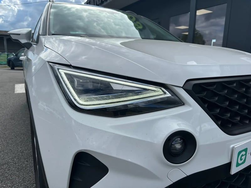 Photo de la voiture SEAT ARONA 1.0 TSI 110 ch Start/Stop BVM6 Style Business