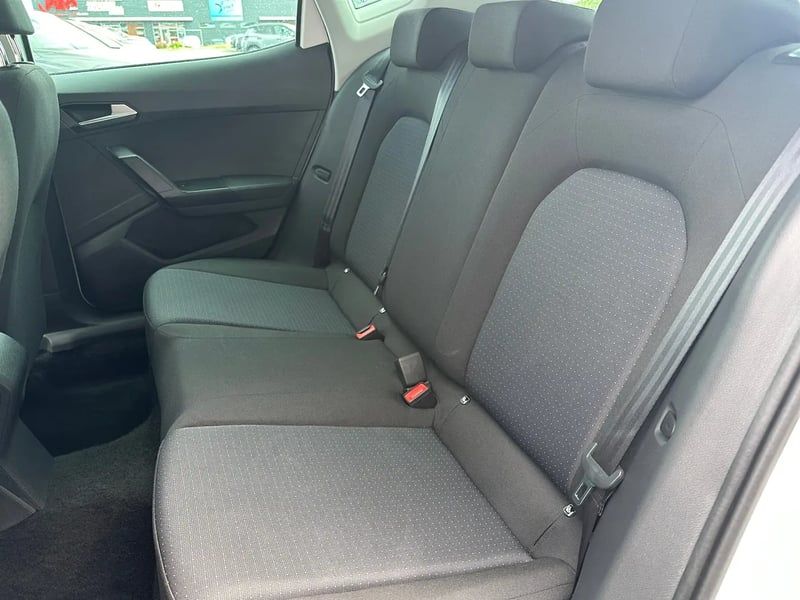 Photo de la voiture SEAT ARONA 1.0 TSI 110 ch Start/Stop BVM6 Style Business