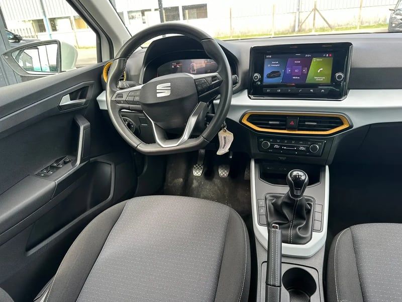Photo de la voiture SEAT ARONA 1.0 TSI 110 ch Start/Stop BVM6 Style Business