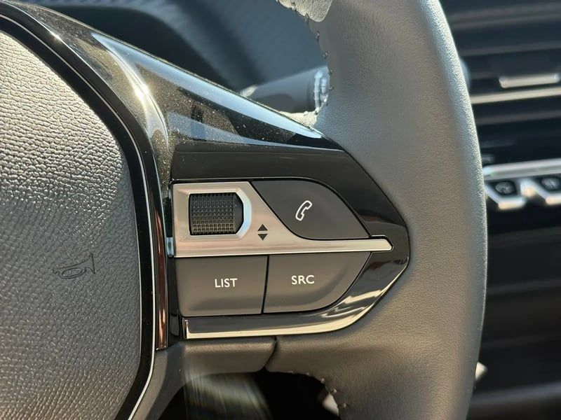 Photo de la voiture PEUGEOT 208 Hybrid 110 ch e-DCS6 Allure