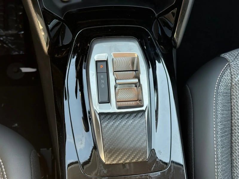 Photo de la voiture PEUGEOT 208 Hybrid 110 ch e-DCS6 Allure