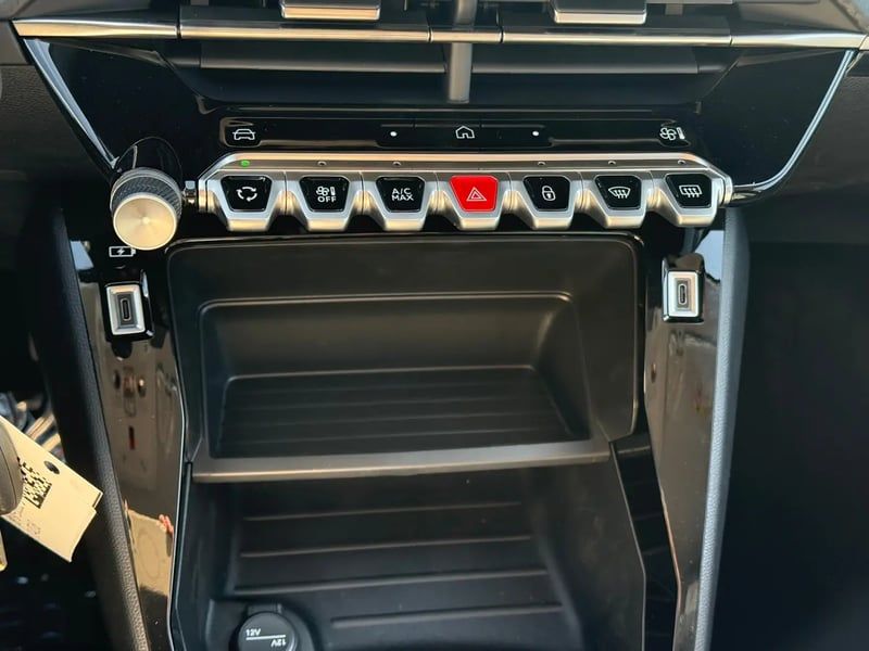 Photo de la voiture PEUGEOT 208 Hybrid 110 ch e-DCS6 Allure