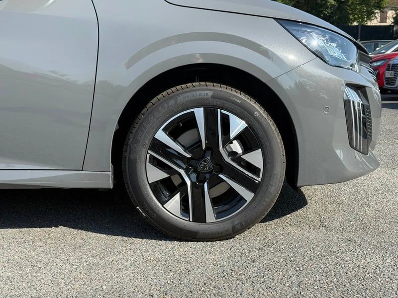 Photo de la voiture PEUGEOT 208 Hybrid 110 ch e-DCS6 Allure