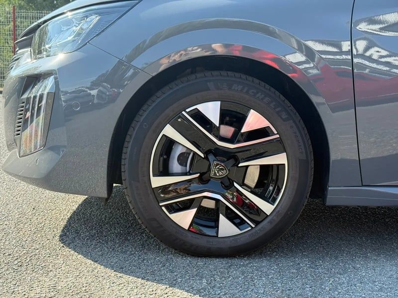 Photo de la voiture PEUGEOT 208 Hybrid 110 ch e-DCS6 Allure