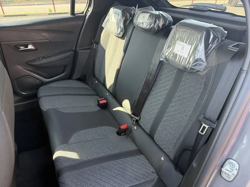 Photo de la voiture PEUGEOT 208 Hybrid 110 ch e-DCS6 Allure