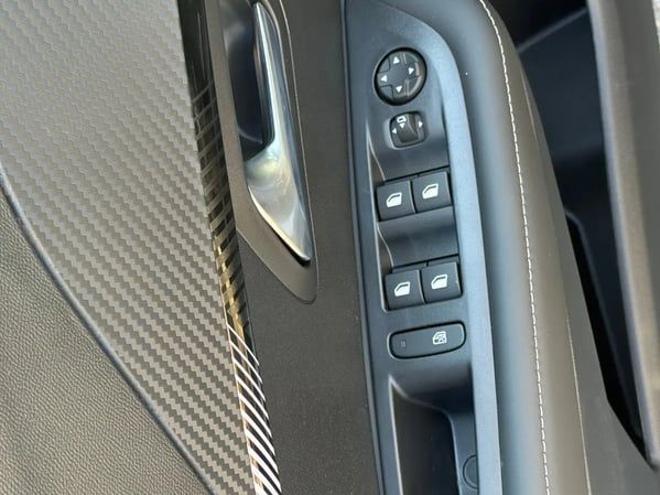 Photo de la voiture PEUGEOT 208 Hybrid 110 ch e-DCS6 Allure
