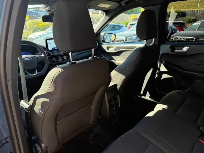 Photo de la voiture FORD KUGA 2.0 EcoBlue 120 BVA8 ST-Line - 5P