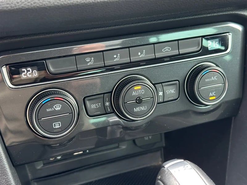 Photo de la voiture VOLKSWAGEN TIGUAN 2.0 TDI 150 DSG7 Carat