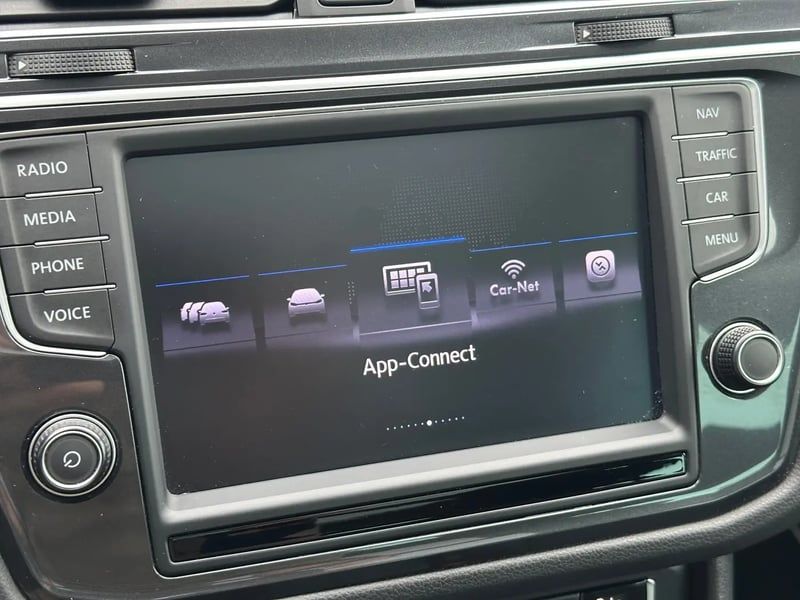 Photo de la voiture VOLKSWAGEN TIGUAN 2.0 TDI 150 DSG7 Carat