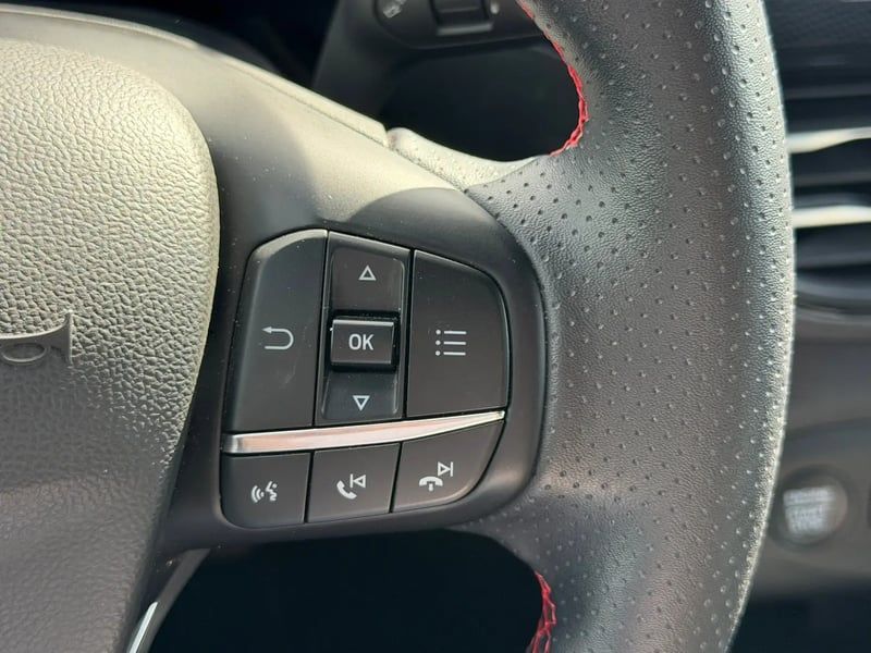 Photo de la voiture FORD FOCUS ACTIVE 1.5 EcoBlue 115 Powershift ST-Line X