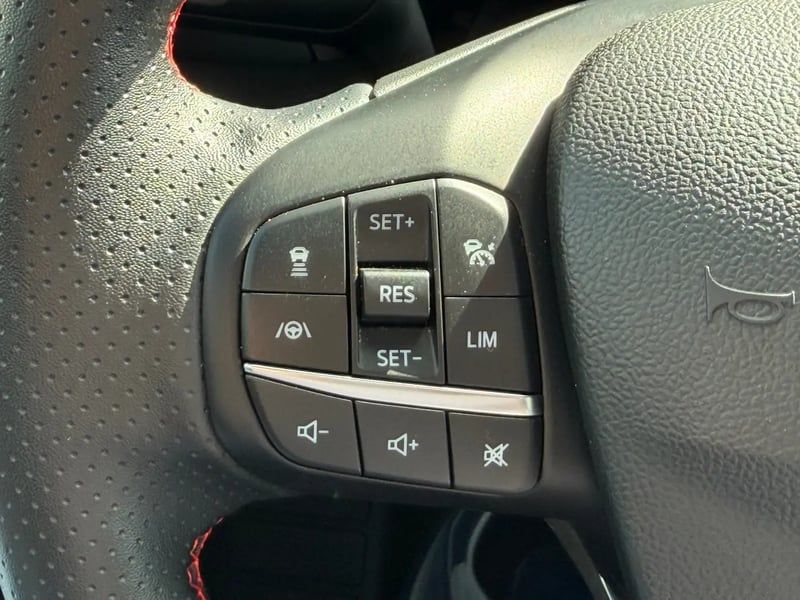 Photo de la voiture FORD FOCUS ACTIVE 1.5 EcoBlue 115 Powershift ST-Line X