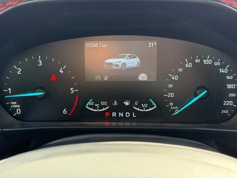 Photo de la voiture FORD FOCUS ACTIVE 1.5 EcoBlue 115 Powershift ST-Line X