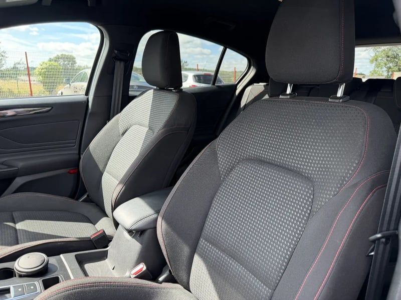 Photo de la voiture FORD FOCUS ACTIVE 1.5 EcoBlue 115 Powershift ST-Line X