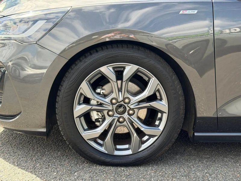 Photo de la voiture FORD FOCUS ACTIVE 1.5 EcoBlue 115 Powershift ST-Line X