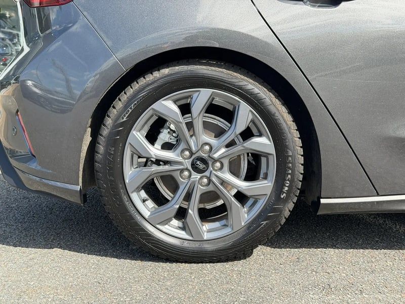 Photo de la voiture FORD FOCUS ACTIVE 1.5 EcoBlue 115 Powershift ST-Line X