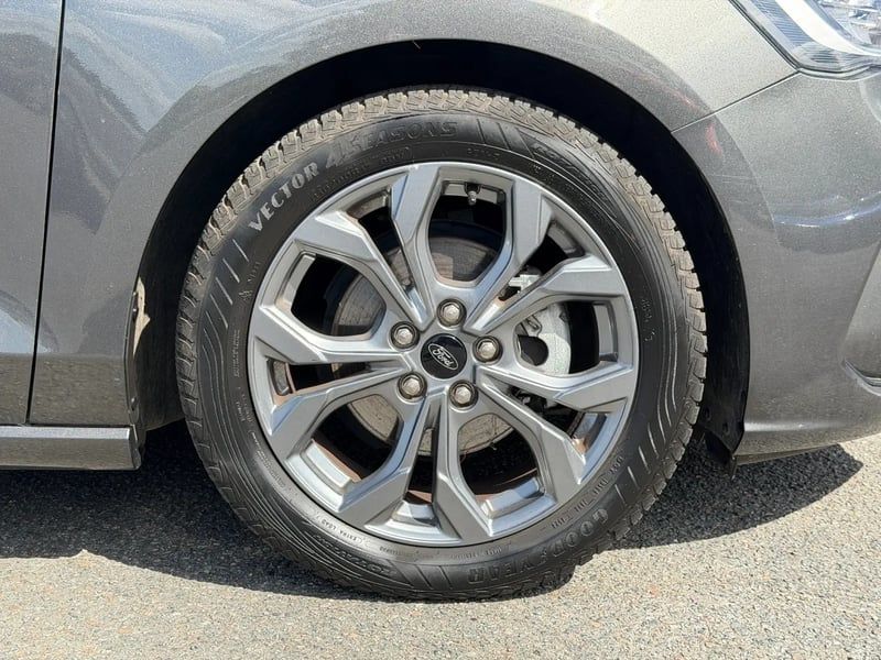 Photo de la voiture FORD FOCUS ACTIVE 1.5 EcoBlue 115 Powershift ST-Line X