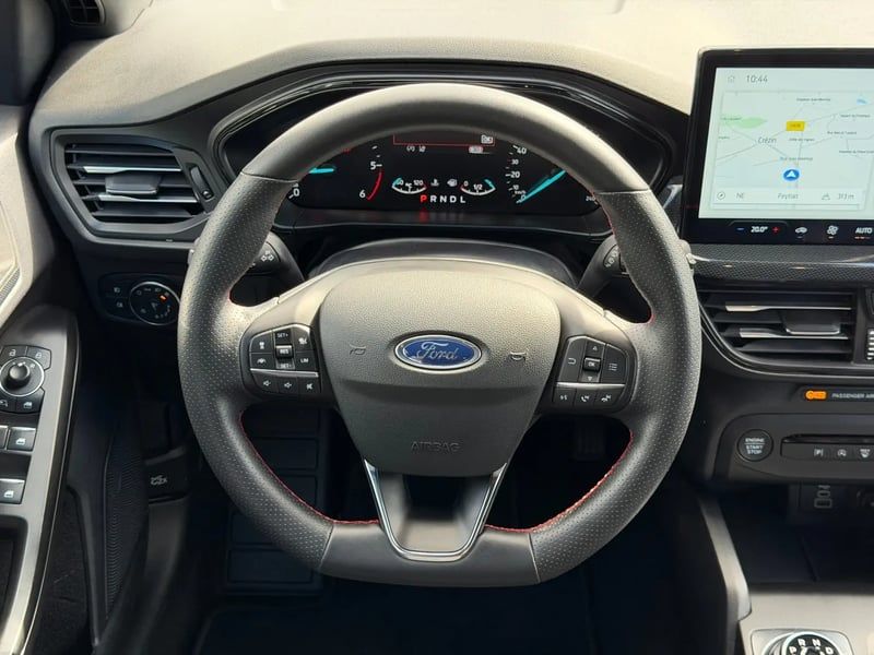 Photo de la voiture FORD FOCUS ACTIVE 1.5 EcoBlue 115 Powershift ST-Line X
