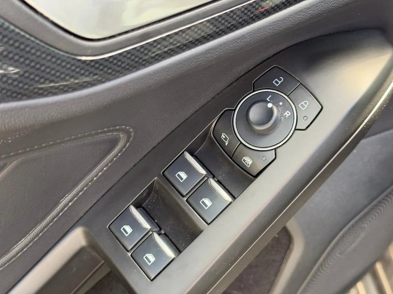 Photo de la voiture FORD FOCUS ACTIVE 1.5 EcoBlue 115 Powershift ST-Line X