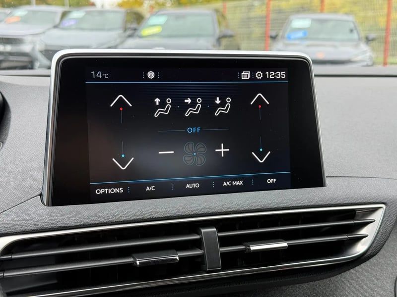 Photo de la voiture PEUGEOT 3008 BlueHDi 130ch S&S EAT8 GT Line