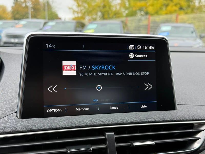 Photo de la voiture PEUGEOT 3008 BlueHDi 130ch S&S EAT8 GT Line