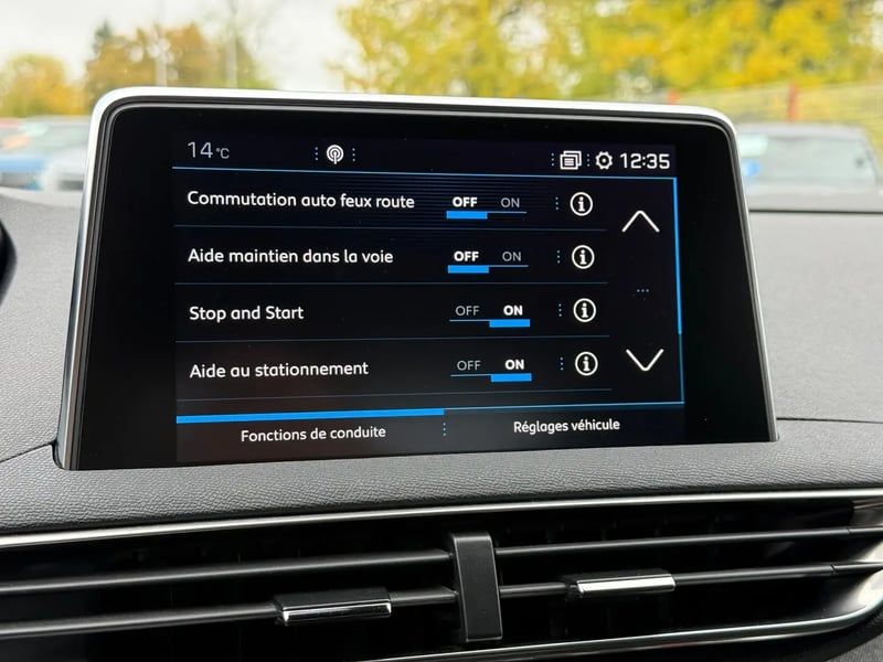 Photo de la voiture PEUGEOT 3008 BlueHDi 130ch S&S EAT8 GT Line