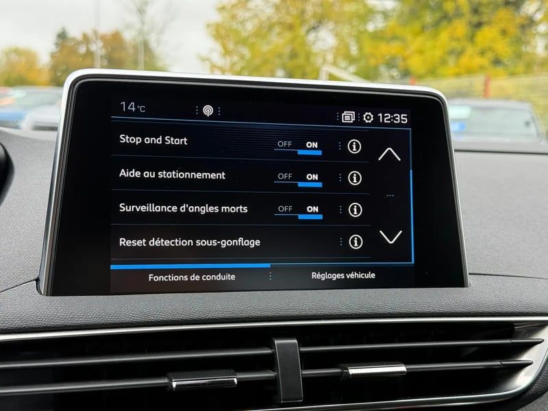 Photo de la voiture PEUGEOT 3008 BlueHDi 130ch S&S EAT8 GT Line