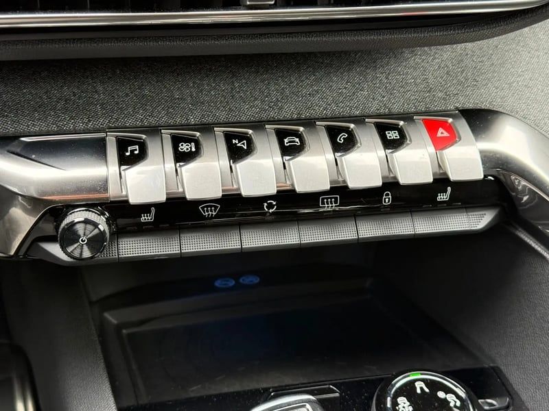 Photo de la voiture PEUGEOT 3008 BlueHDi 130ch S&S EAT8 GT Line