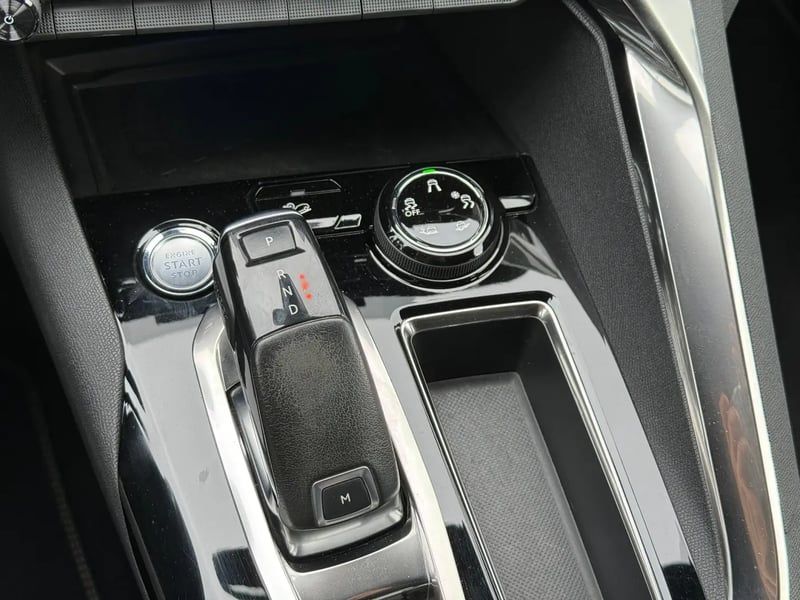 Photo de la voiture PEUGEOT 3008 BlueHDi 130ch S&S EAT8 GT Line