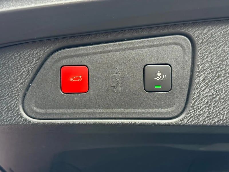 Photo de la voiture PEUGEOT 3008 BlueHDi 130ch S&S EAT8 GT Line