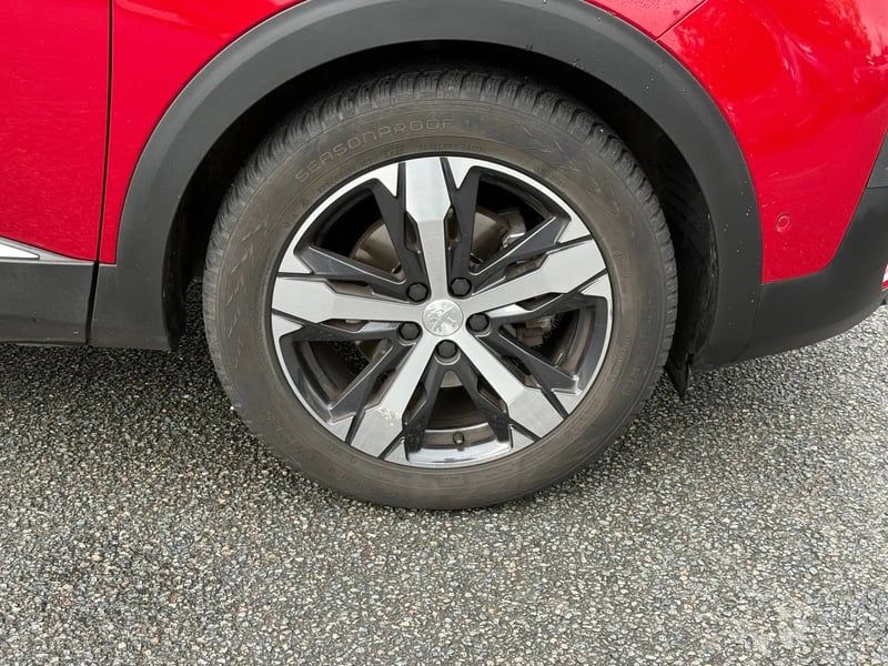 Photo de la voiture PEUGEOT 3008 BlueHDi 130ch S&S EAT8 GT Line